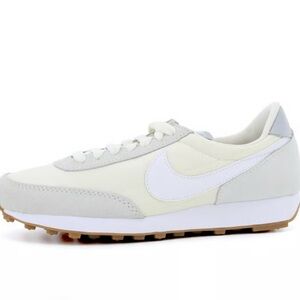 Nike Day break Women's Sneakers in Cream and Gray